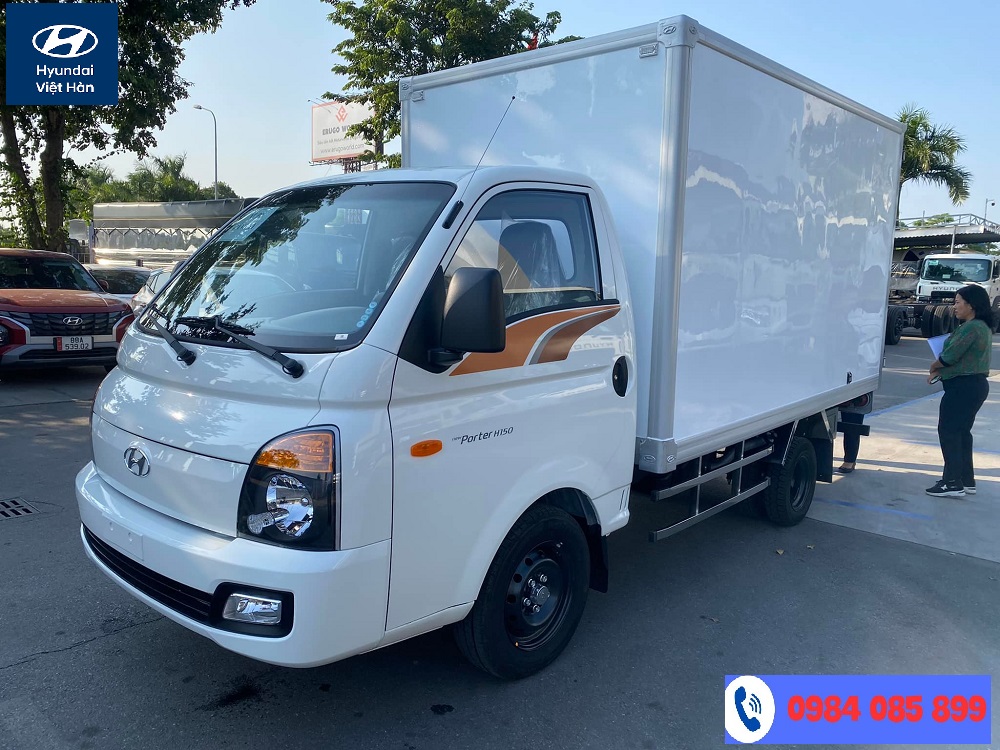 Nên Chọn Xe Hyundai H150 Thùng Kín Hay Thùng Bảo Ôn Composite?