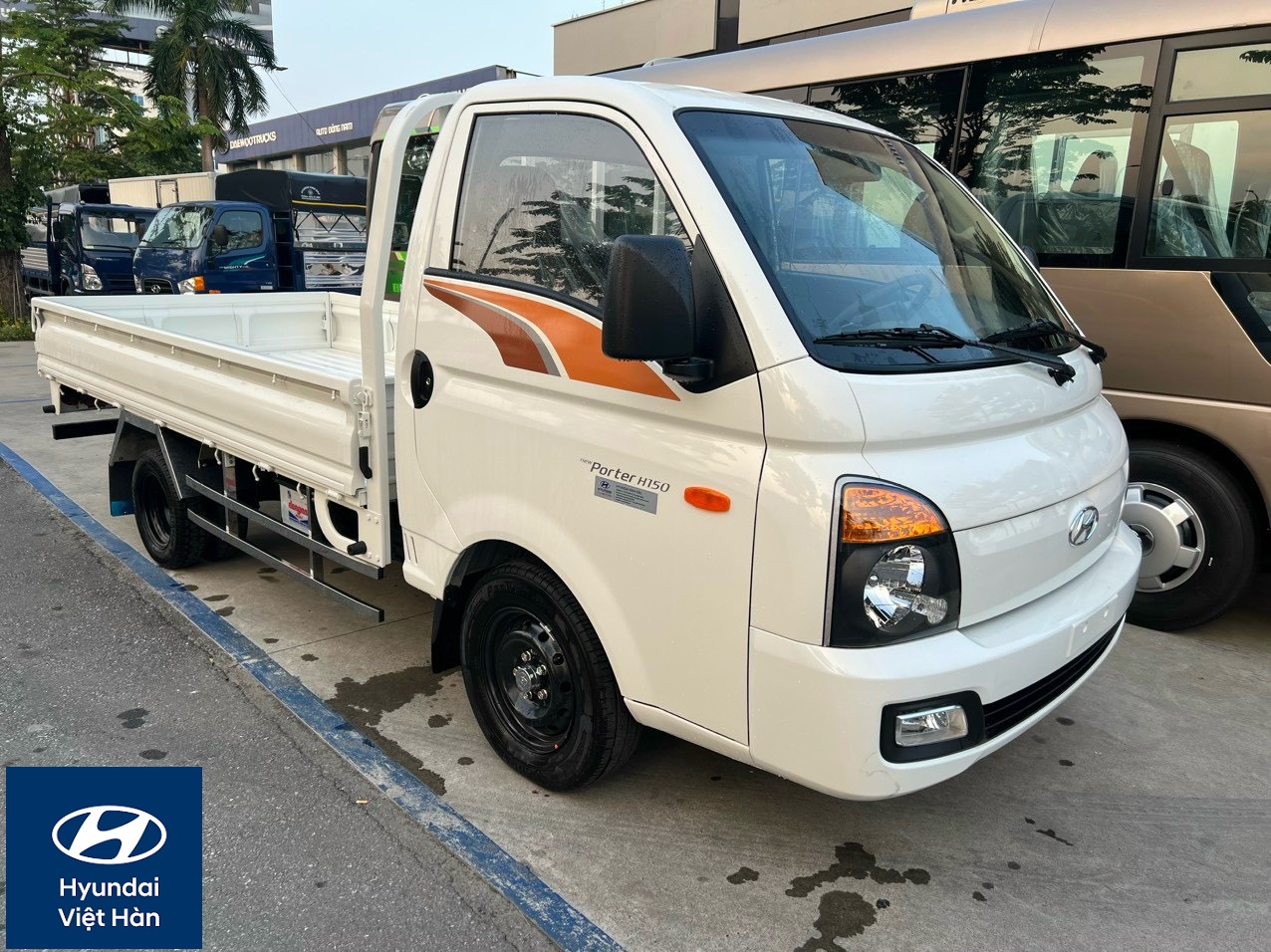 Hình ảnh Hyundai H150 thùng lửng màu trắng