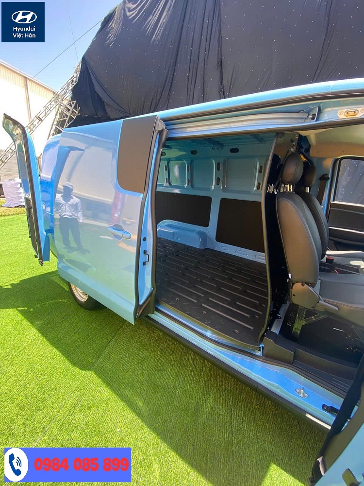 Hình ảnh xe van kim long điện có cửa trượt không trụ B