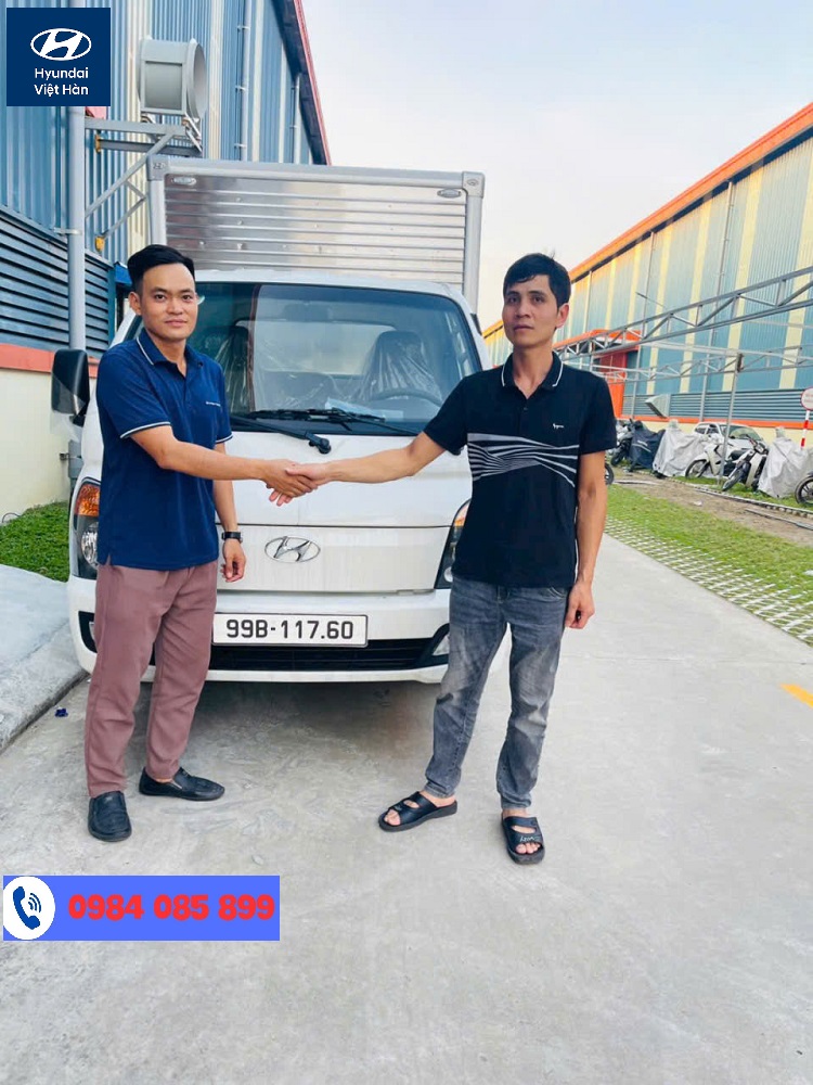 Hình ảnh Hyundai Bắc Ninh bàn giao xe H150 cho khách hàng tại Quế Võ