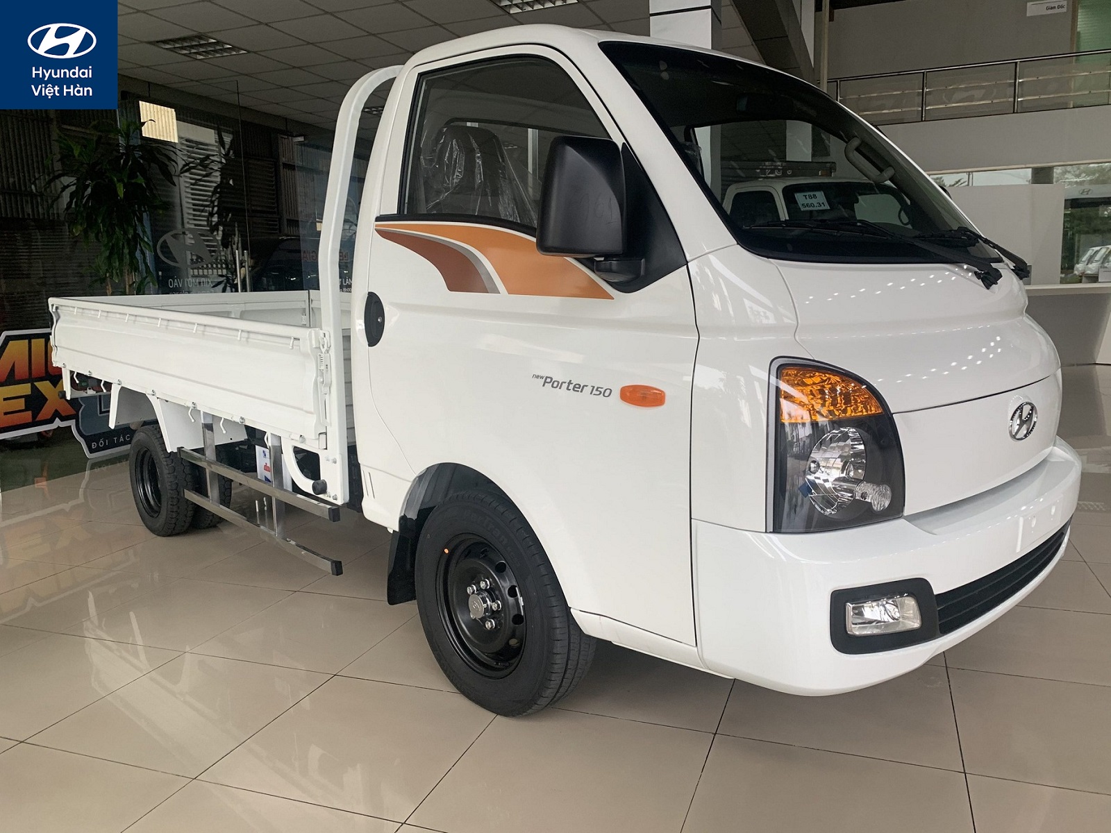 Hyundai H150 thùng lửng màu trắng tải trọng 1.5 tấn 