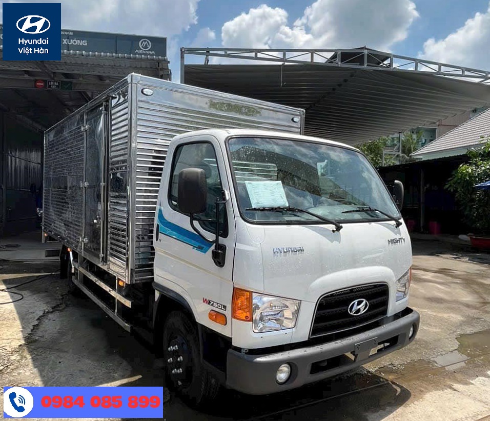 Mua xe Hyundai W750L thùng kín trả góp