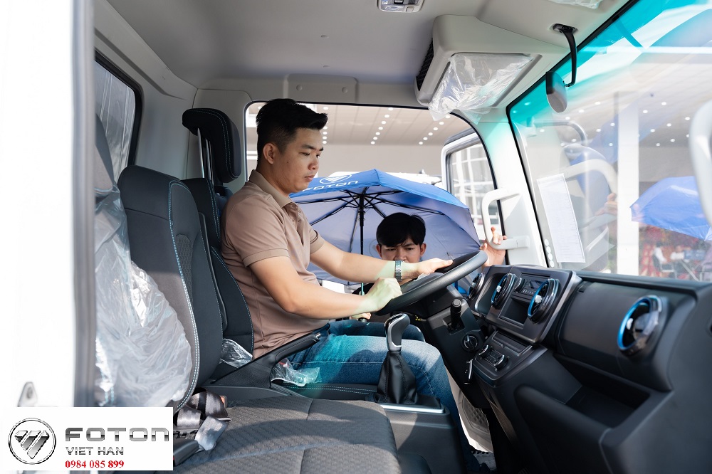 Khách hàng trải nghiệm lái thử xe tải Foton