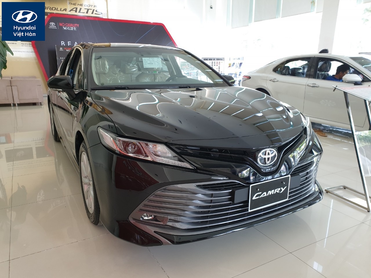 Mua bán xe ô tô Toyota Camry cũ ở Hà Nội