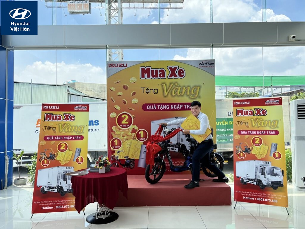 Mua xe tải tặng xe máy điện