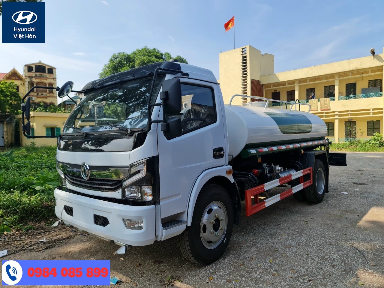 Xe phun nước rửa đường Dongfeng 5 khối 