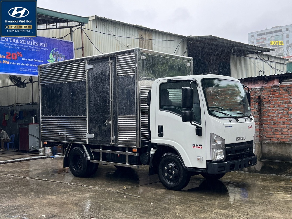 Xe tải 1.9 tấn Isuzu QKR 230 thùng kín
