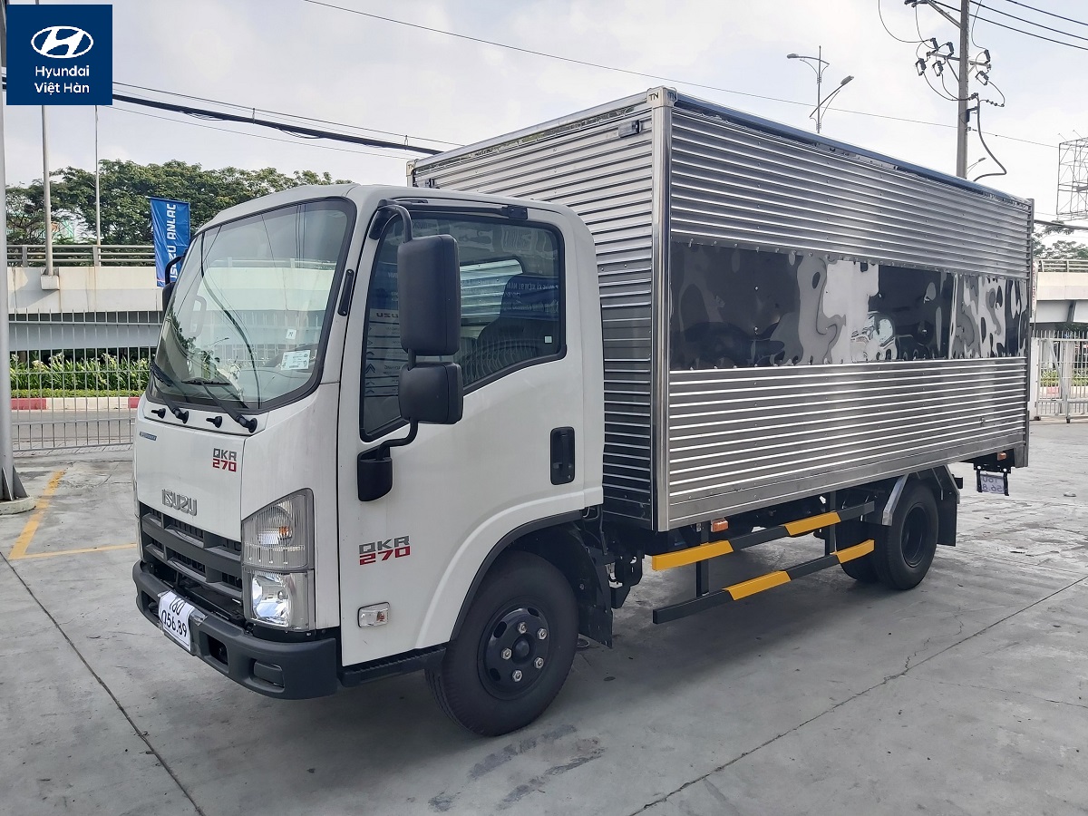 Xe tải ISUZU QKR 270 thùng kín