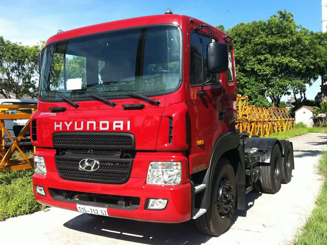 Nắp ca pô xe đầu kéo Hyundai HD1000
