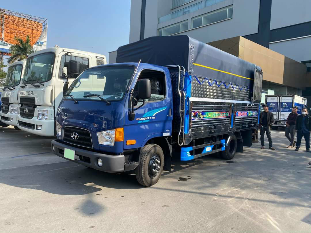 Xe tải Hyundai 75S thùng bạt