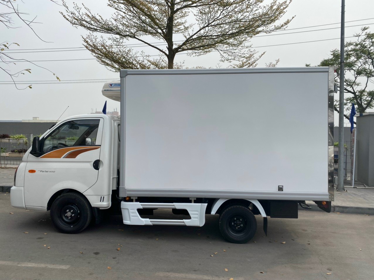 XE TẢI PORTER 150 THÙNG ĐÔNG LẠNH 1.5 TẤN