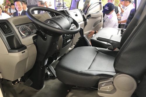 Xe tải IZ65 thùng chở gia súc lợn heo