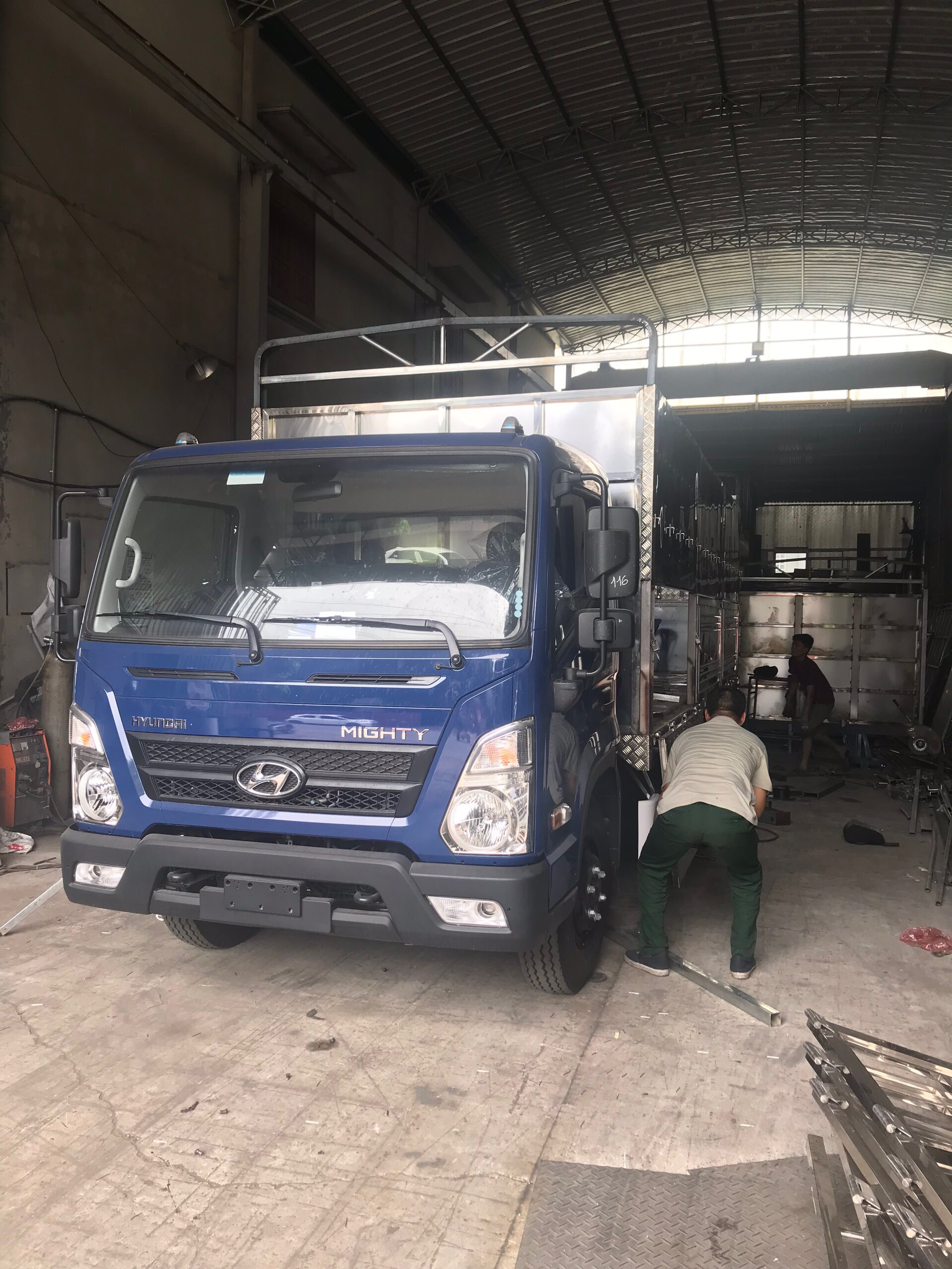 Xưởng đóng thùng mui bạt xe Hyundai EX8