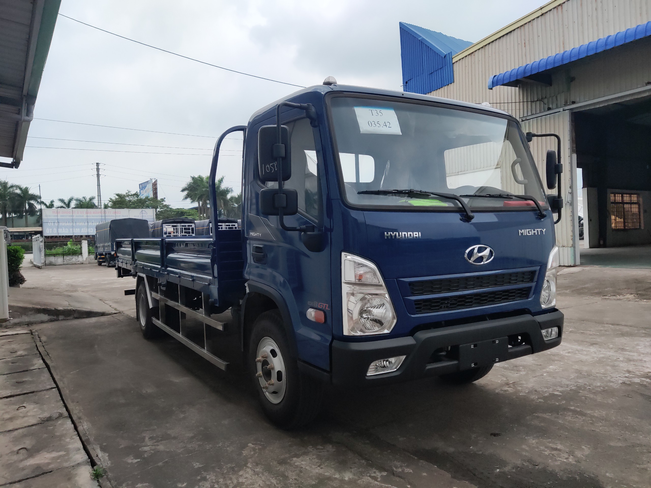 Xe tải 8 tấn Hyundai EX8 thùng lửng