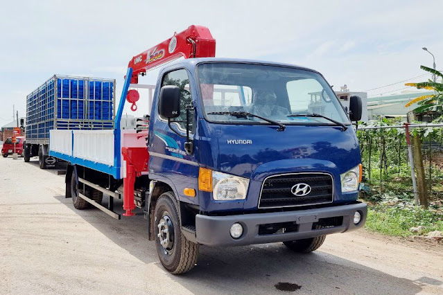 Hyundai 110XL gắn cẩu 3 tấn thùng 6m