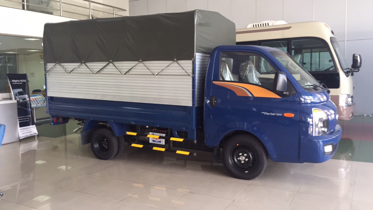 Hyundai Porter H150 thùng bạt 1.5 tấn