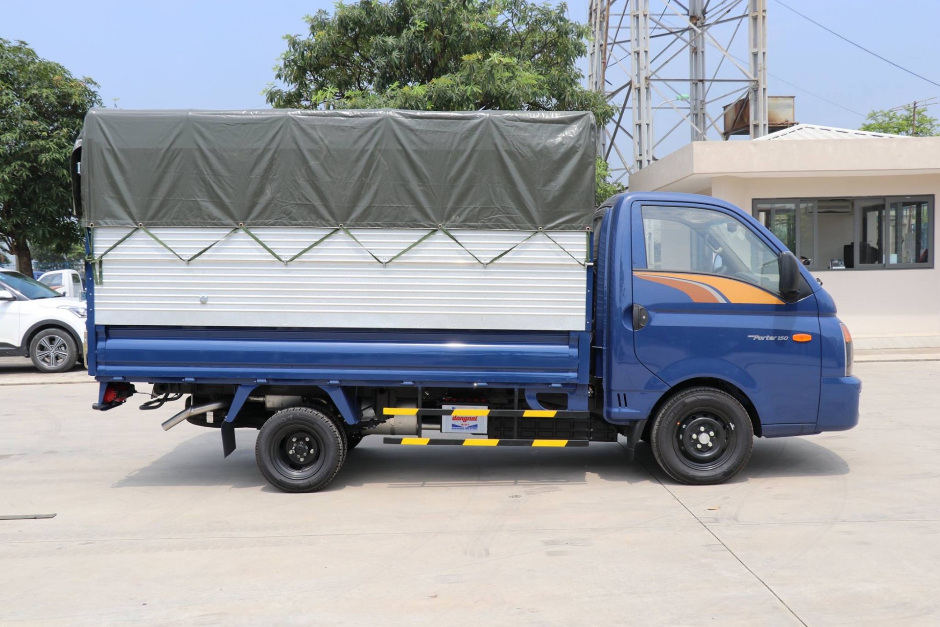 Hyundai Porter H150 thùng bạt 1.5 tấn