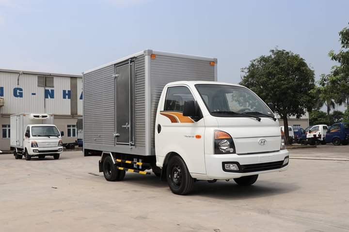 Xe tải Hyundai H150 thùng kín inox
