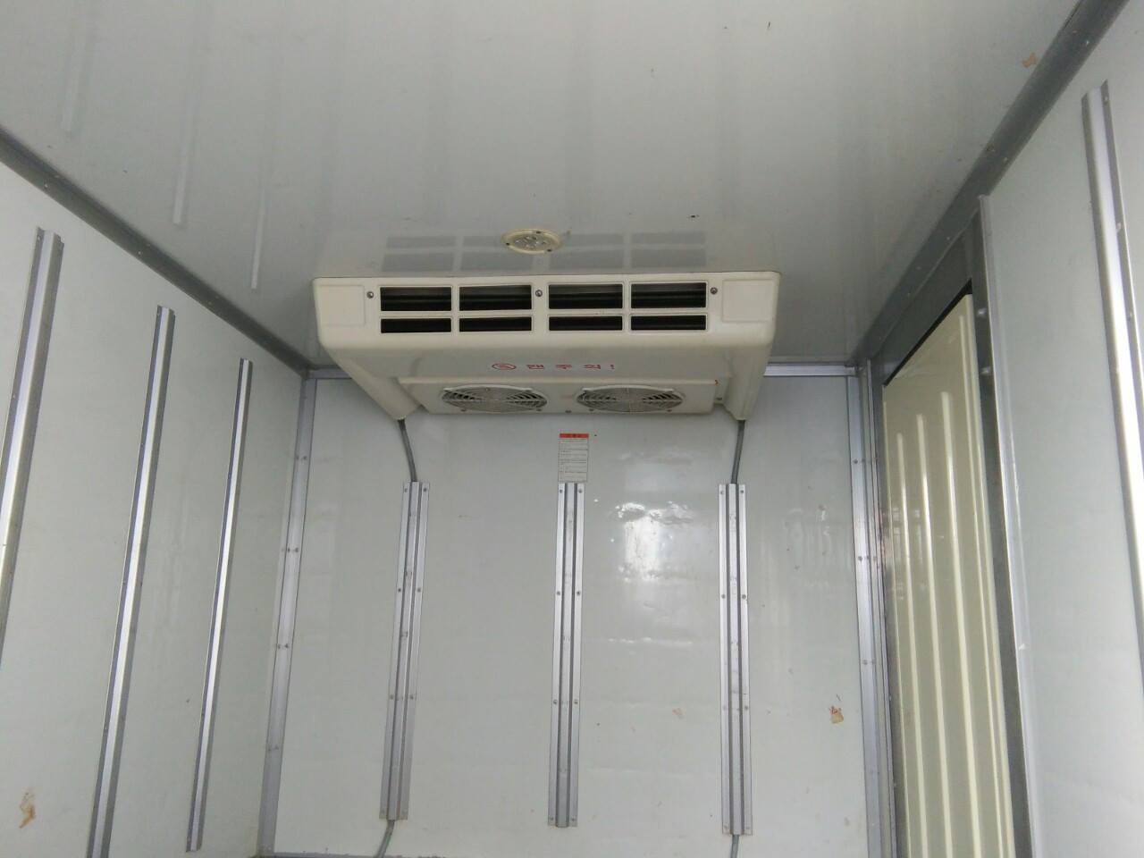 Máy lạnh thùng xe 1 tấn đông lạnh cũ
