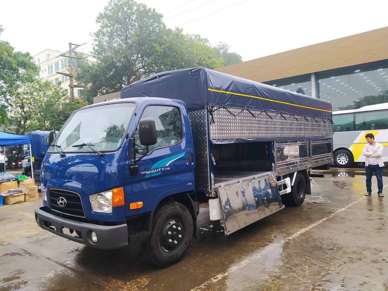 Xe tải Hyundai 110XL thùng bạt 7 tấn 