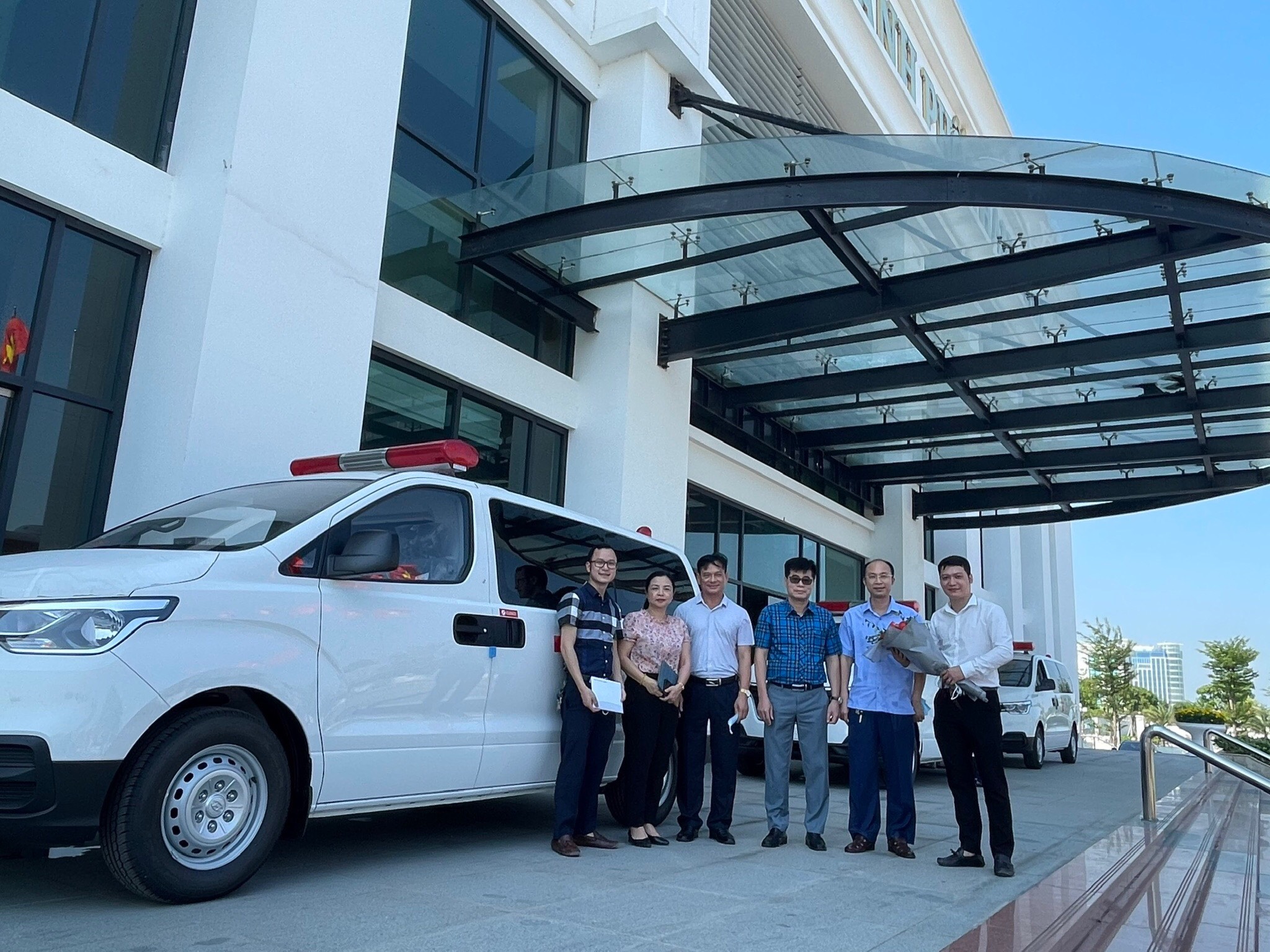 Hình ảnh Hyundai Miền Bắc giao xe cứu thương cho tỉnh Thanh Hóa