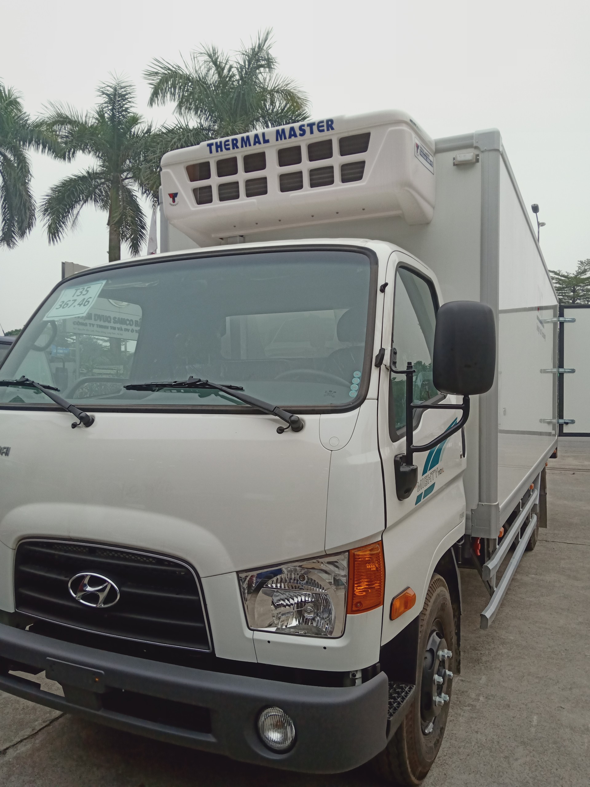 Ngoại hình xe tải Hyundai 110XL thùng đông lạnh 