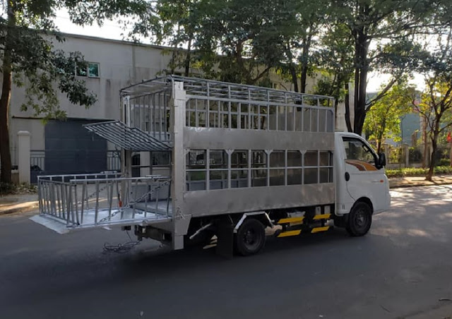 Xe chở lợn Hyundai H150 thùng chở gia súc