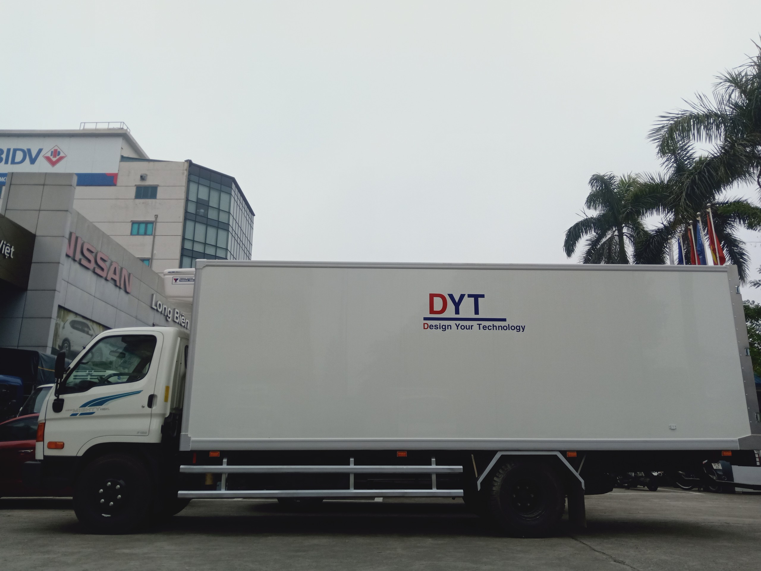 Hyundai Mighty 110XL thùng đông lạnh 7 tấn