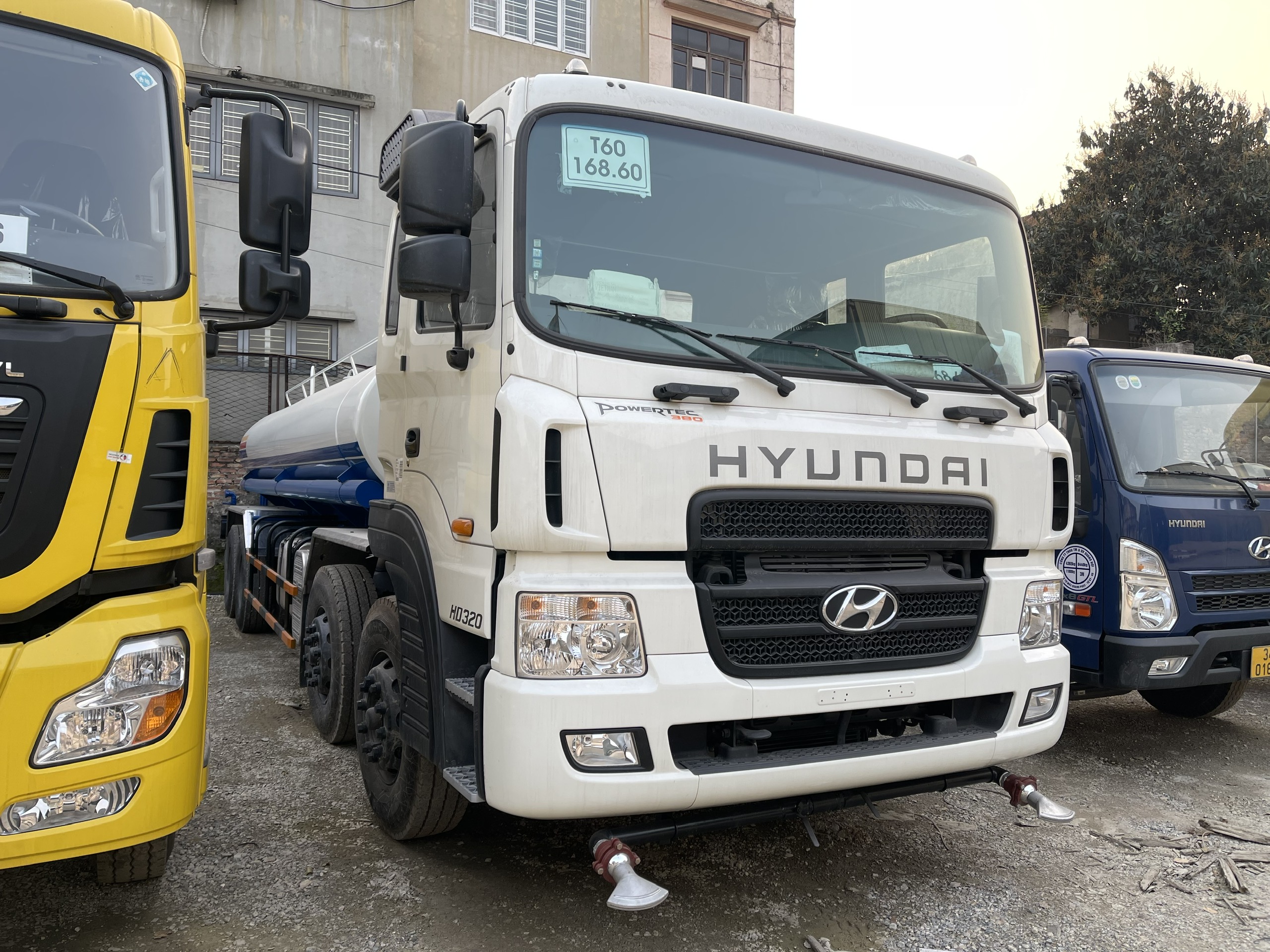 Xe Phun nước rửa đường 17 khối Hyundai HD320