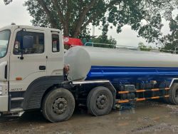 Xe phun nước rửa đường 17 khối Hyundai HD320