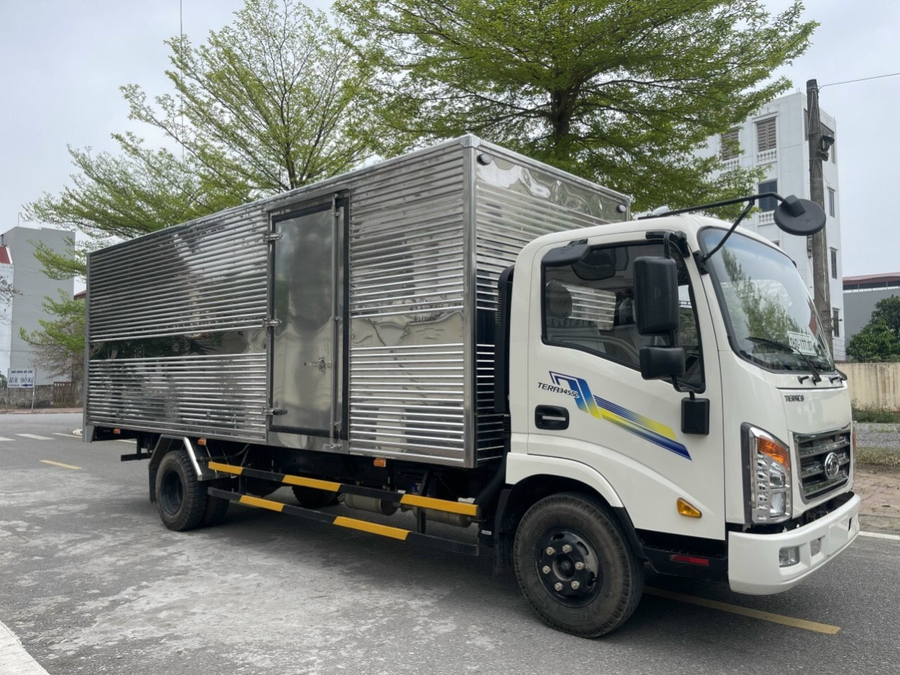 Giá xe tải Teraco T345SL thùng kín