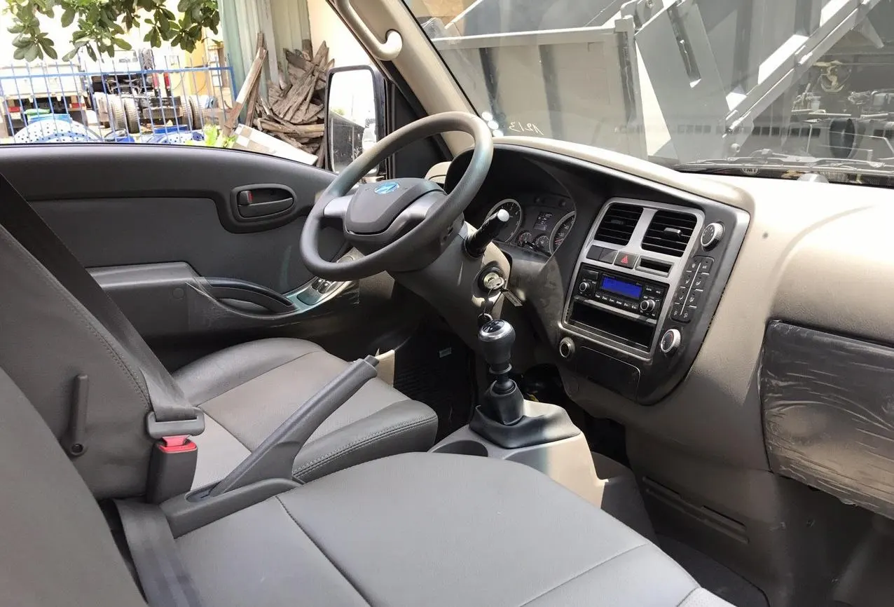  Nội thất xe Hyundai H150 trang bị khá nhiều các tính năng giống như một chiếc xe du lịch tầm trung