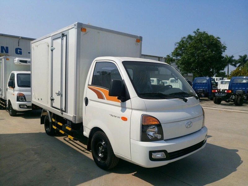 Xe tải Hyundai H150 thùng Composite 1.3 tấn chở hàng hóa giữ nhiệt bảo ôn 