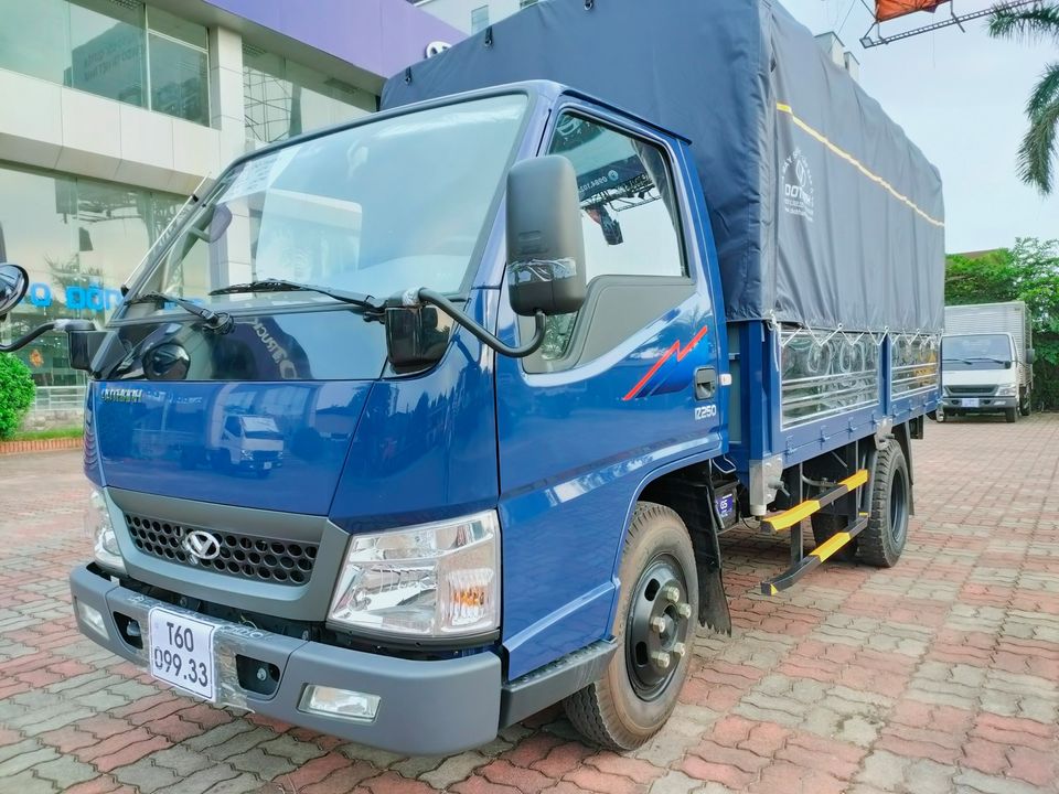 Xe tải Đô Thành IZ250 thùng bạt