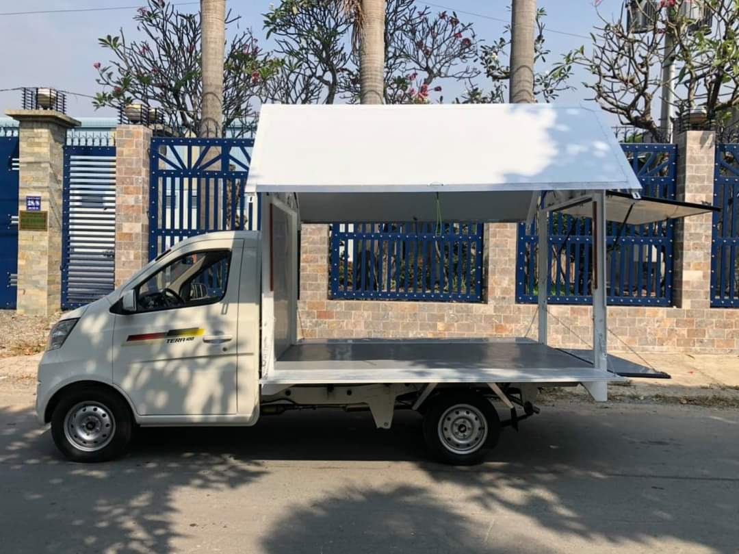Xe tải Tera 100 thùng cánh dơi