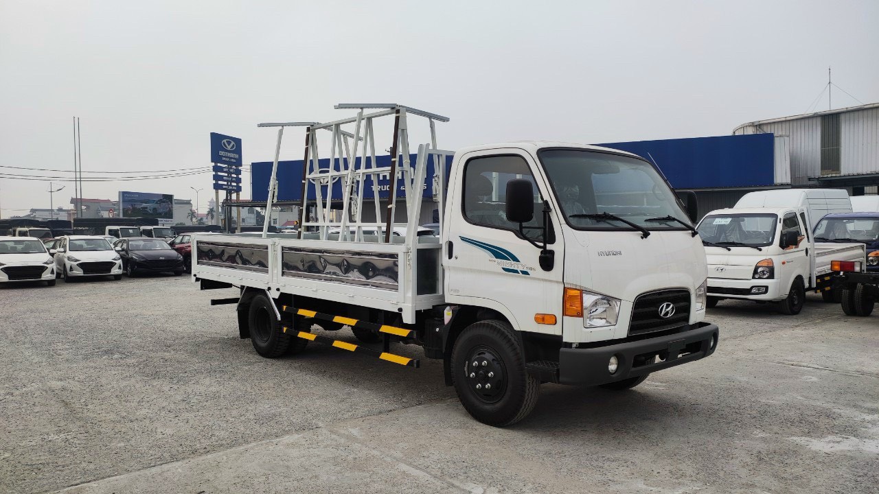 Xe tải chở kính Hyundai 110SP