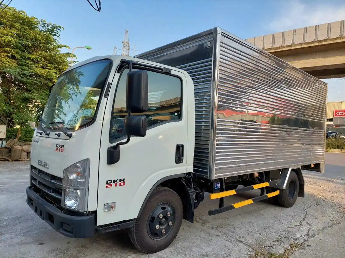 ISUZU QKR 210