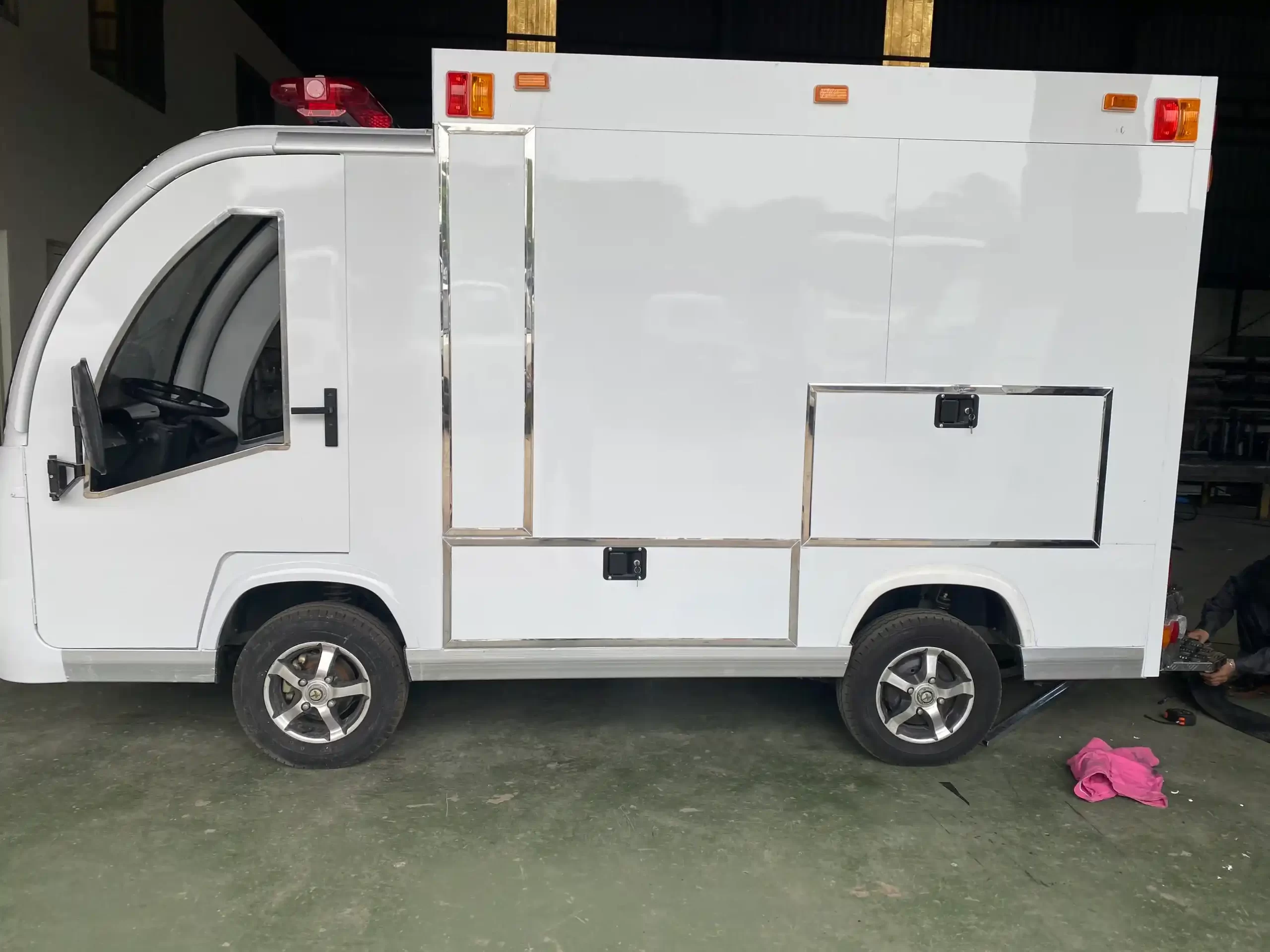 GIÁ XE Ô TÔ ĐIỆN CỨU THƯƠNG